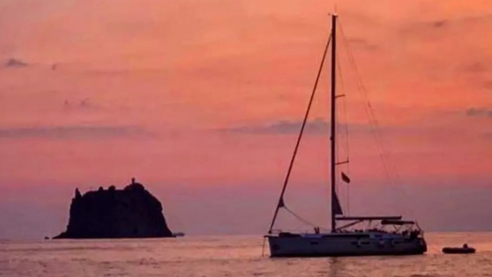 Giro in Barca a Vela Eolie e Messina - VENTODAMARE